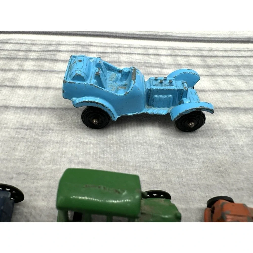 LOT‎ OF VINTAGE DIE CAST MINIATURE CARS   *9